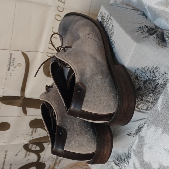 BACCO BUCCI ESTUDIO SIZE 10.  Men's Tan Suede Dress Shoes - Picture 7 of 10